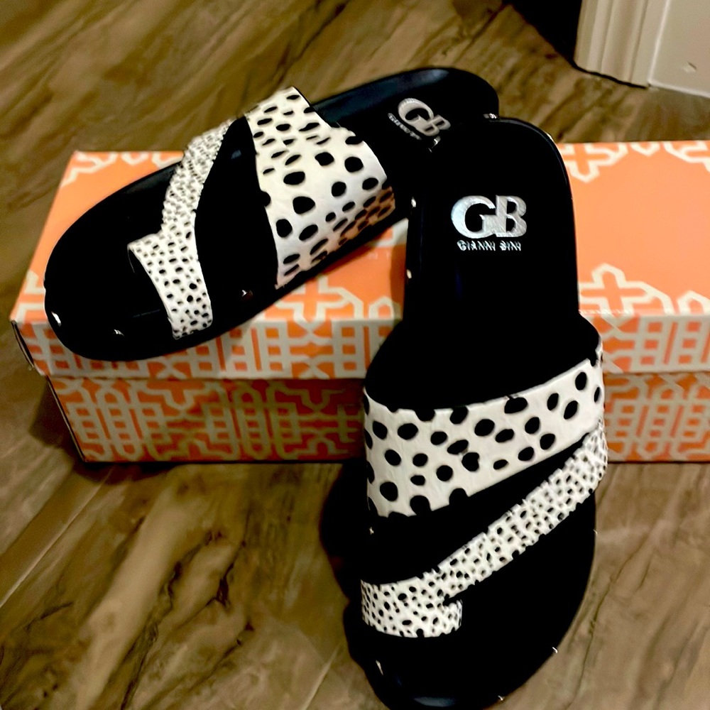 Gianni Bini sandals